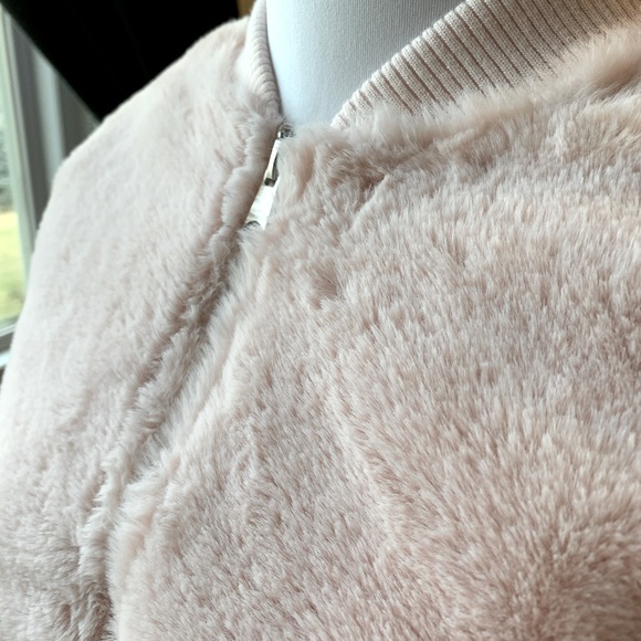 🚩 SOLD Faux fur bomber jacket - Picture 2 of 6